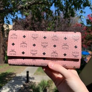 💋SALE!💋 MCM soft pink Visetos three fold wallet